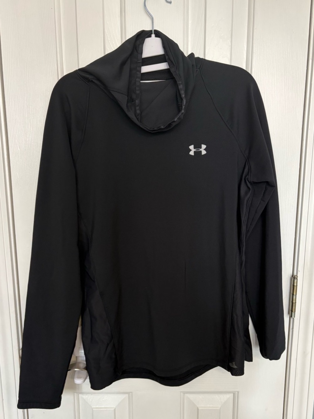 Under Armour Women’s L Black Hooded Performance Long Sleeve Fitted Coldgear